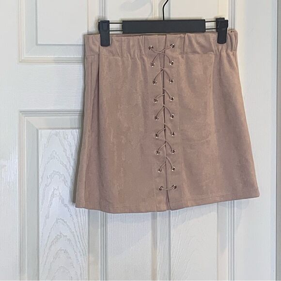 Skylee Collection light pink mini skirt Size medium - Picture 3 of 8